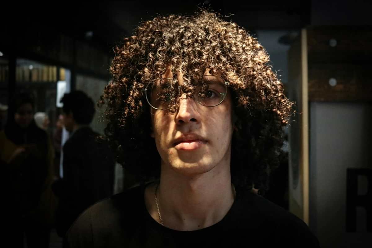 Cortes de pelo rizado para hombre: las mejores tendencias este año